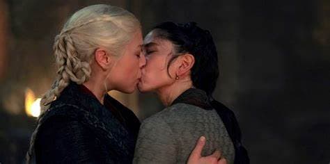 Rhaenyra and Mysaria in an intimate moment